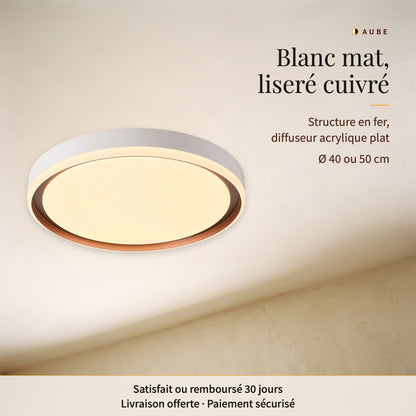 Aube, plafonnier LED rond : blanc mat, liseré cuivré, structure en fer, diffuseur acrylique plat, Ø 40 ou 50 cm