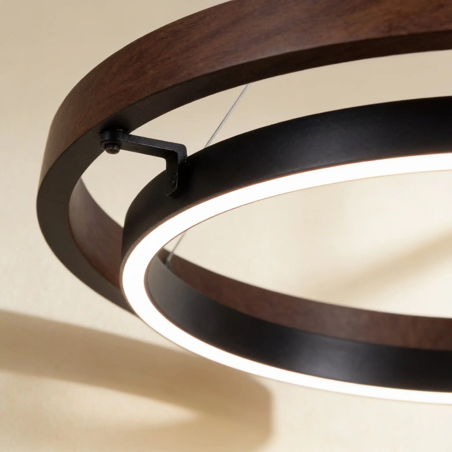 Suspension LED double anneau, noyer et noir — télécommande