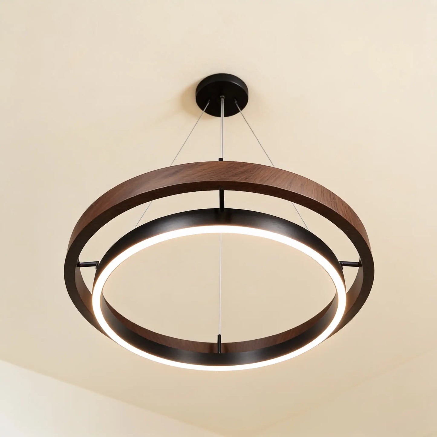 Suspension LED double anneau, noyer et noir — télécommande