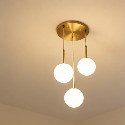 Suspension LED 3 globes opalins, laiton