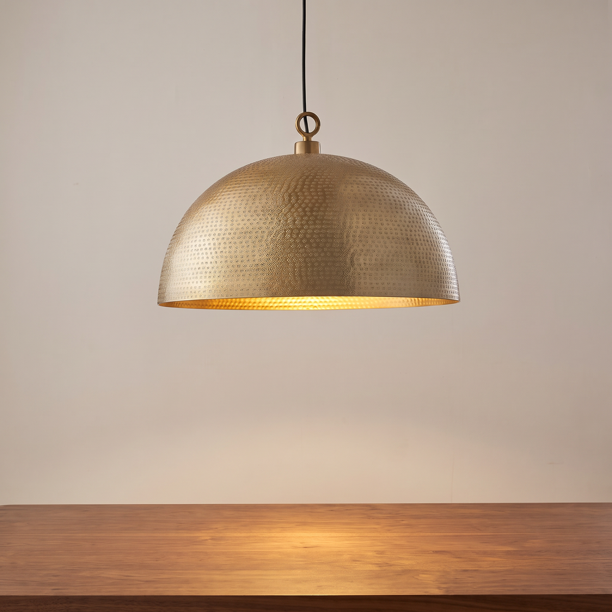 Martelé au-dessus d'une table