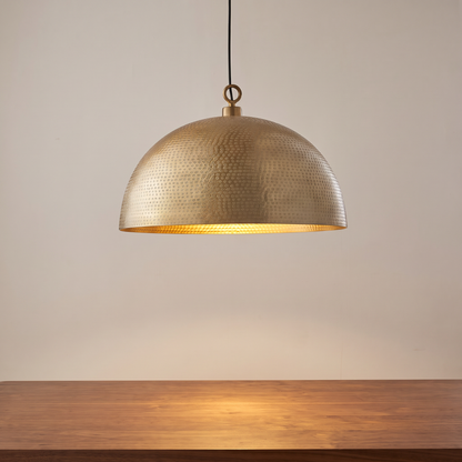 Martelé au-dessus d'une table