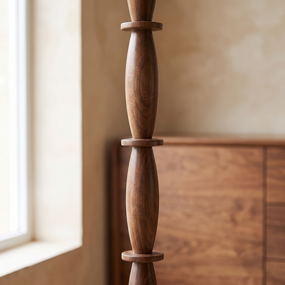 Colonne – détail du fût de bois tourné